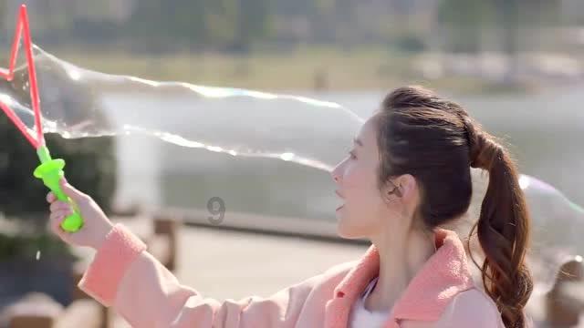 海南三亚:短肢领航鲸沙滩搁浅,多方合力救援